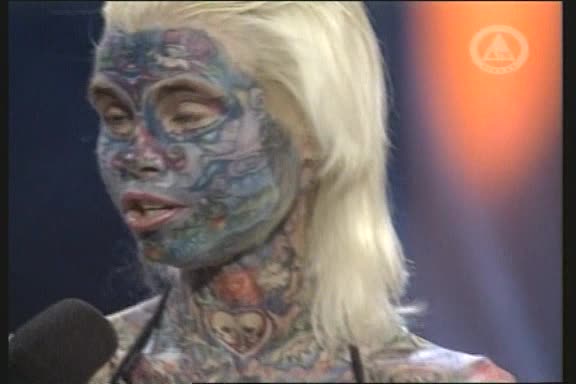 Женщина с самым большим количеством татуировок в мире