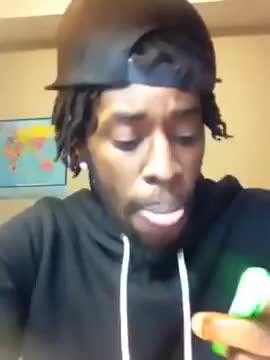 Реакция черного парня на корейскую песню со словом "nigga"