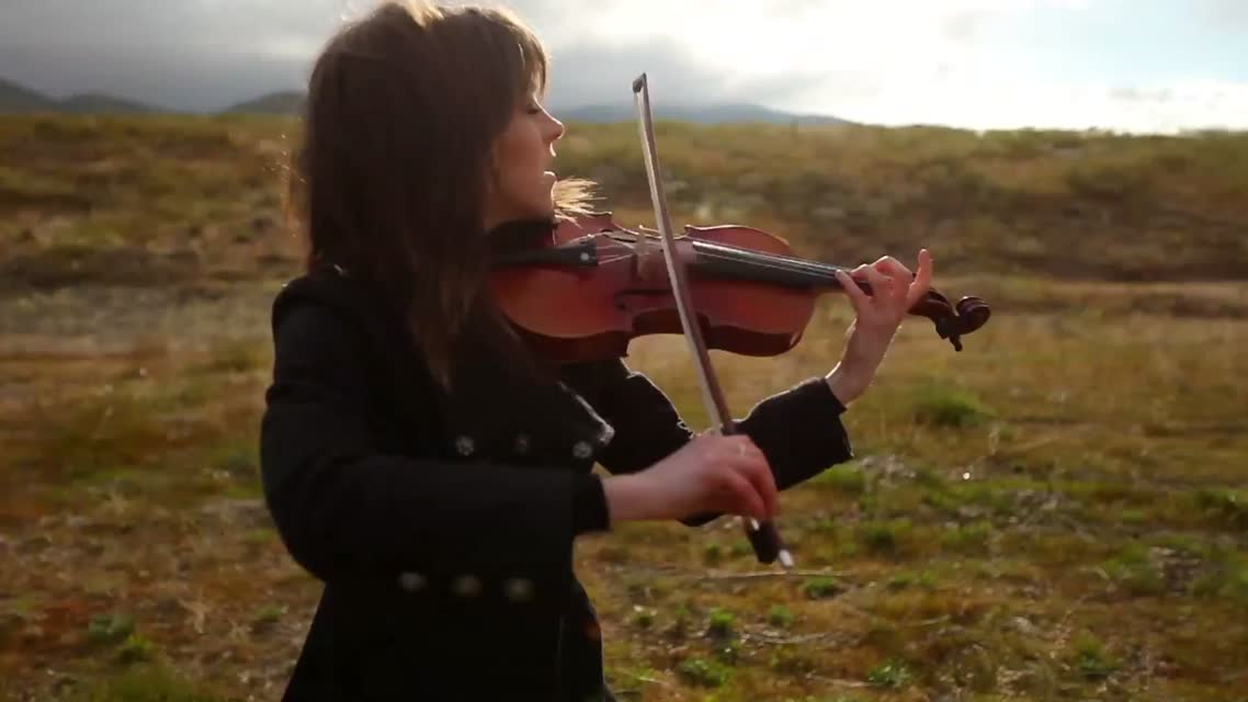Lindsey Stirling - Epic Violin Girl