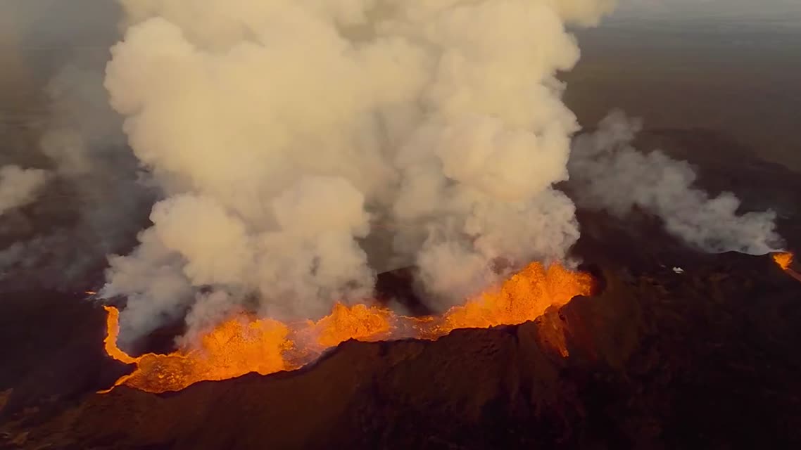 Съемки квадрокоптером эпицентра извержения вулкана