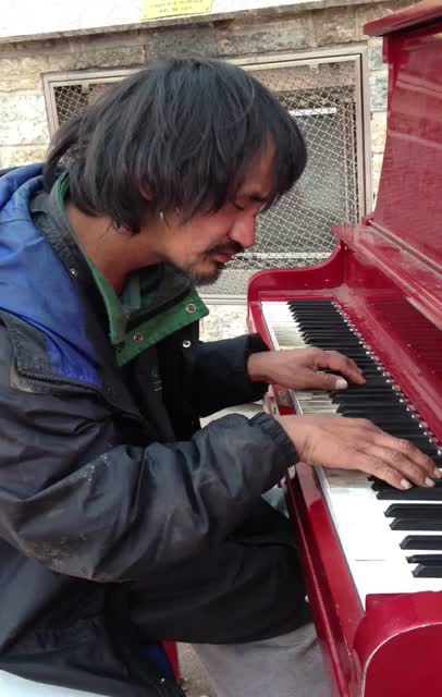 Бездомный пианист-самоучка из Канады