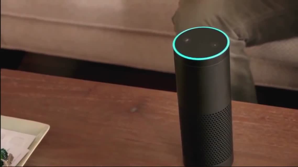 Новый голосовой помощник Alexa против Siri
