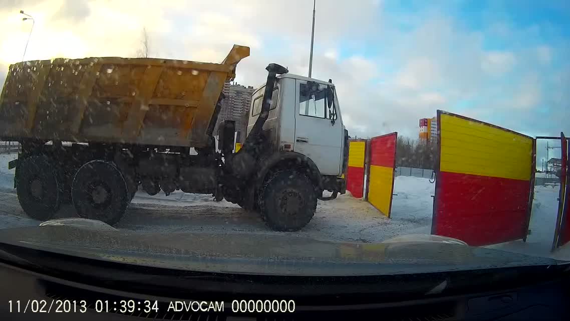 Три мужика VS Ворота