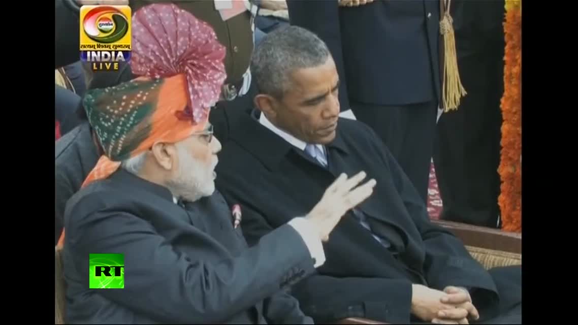 Обама в Индии смотрит на парад Российской техники