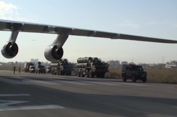 ЗРК С-400 заступил на боевое дежурство по противовоздушной обороне на авиабазе Хмеймим