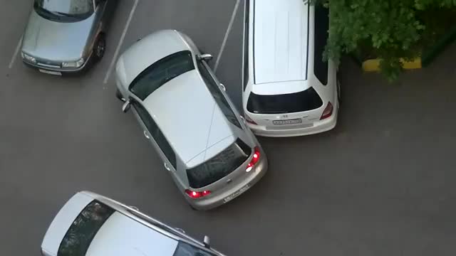 Две женщины на парковке или транспортный коллапс))