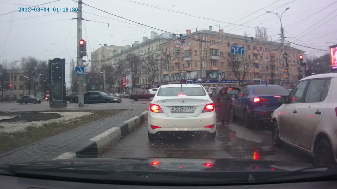 Помоги людям, а они тебе (наглая бабка)мелочь - ничто, курс доллара всё