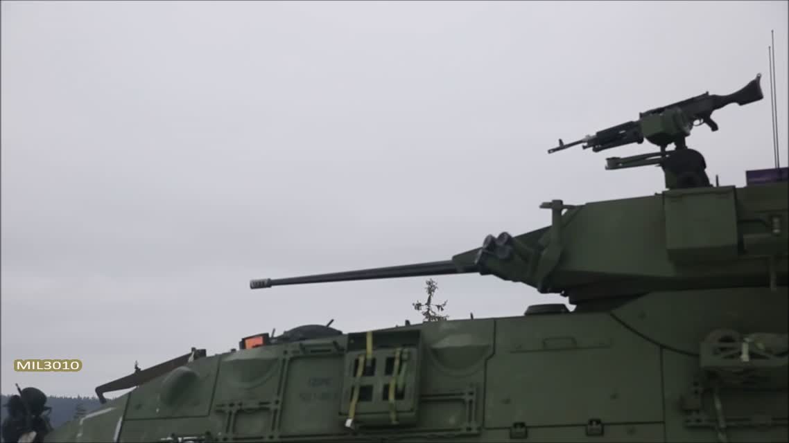 Танки M1A1 Abrams, Leopard 2A4, БТР LAV-25 на полигоне в Норвегии, НАТО