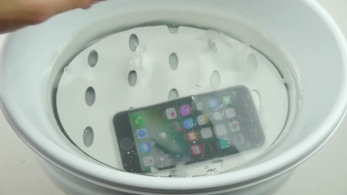 Dipping an iPhone 6S in Instant Hot Wax!