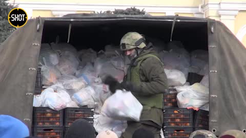 Воины-освободители привезли на Украину гуманитарную помощь