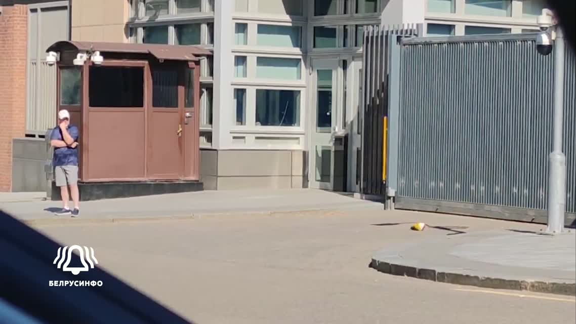 Одиночный пикет у американского посольства в Москве